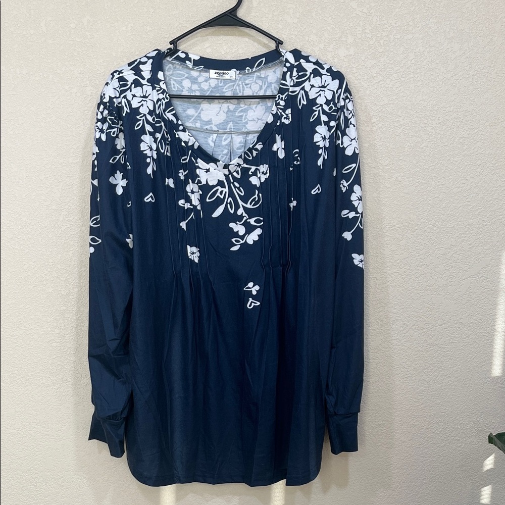 Zeagoo Navy and White Floral Blouse